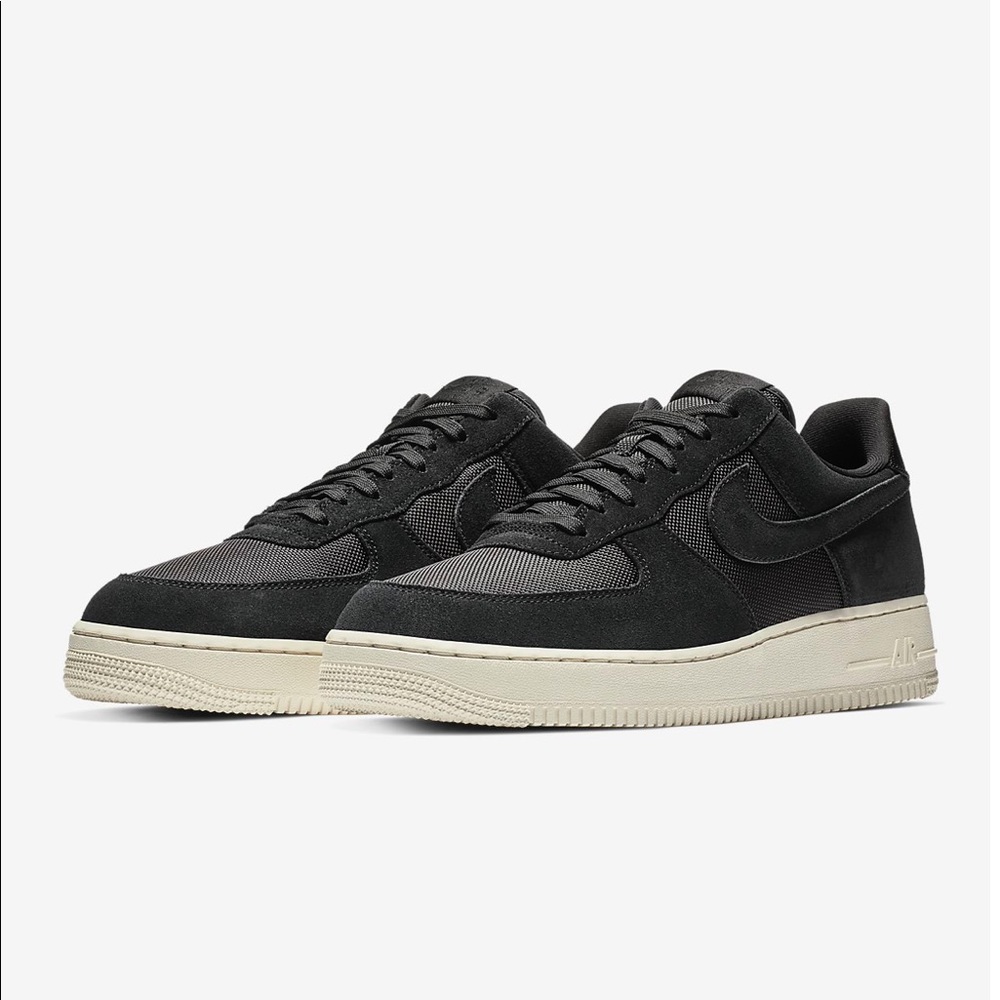 AIR FORCE ONES - Picture 1 of 5